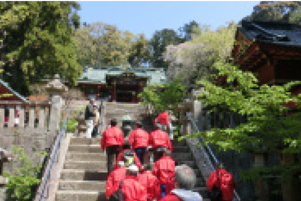 点検前に全員でお払いへ